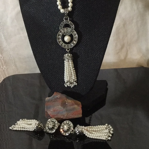 Vtg.Avon Silver White Pearl & Earring Bridal Set - Picture 3 of 5